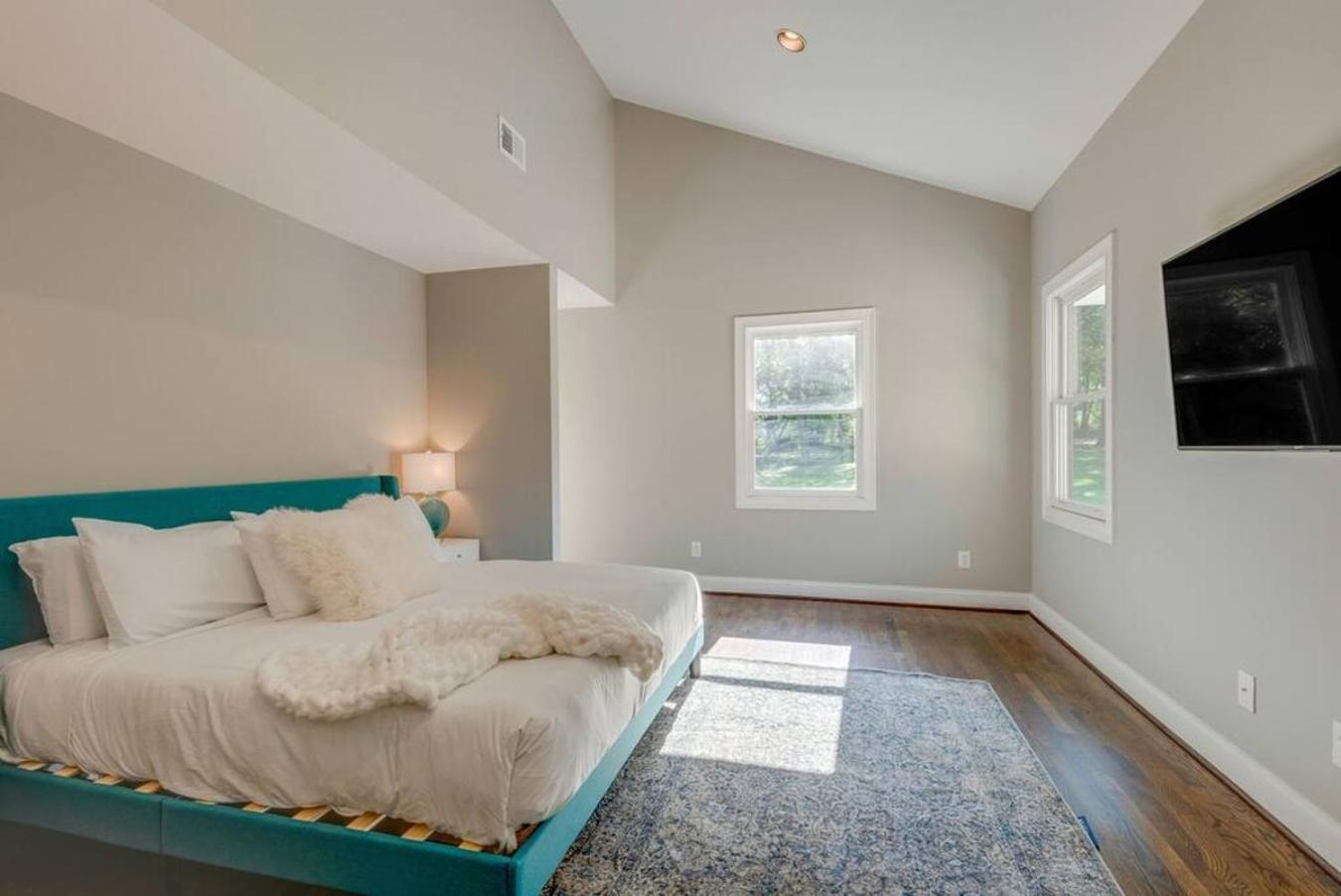 Nashville's Music House, Dolly Approved! *