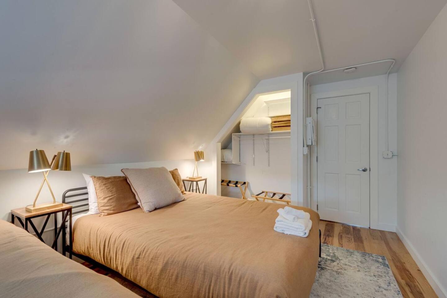 Bougie Squirrel Glam Pad Holiday home Nashville