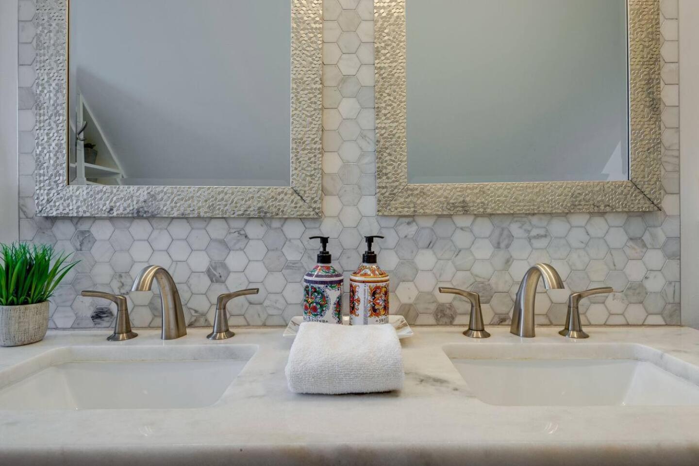 Bougie Squirrel Glam Pad * Nashville