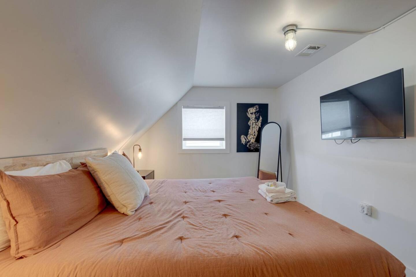 Bougie Squirrel Glam Pad Nashville