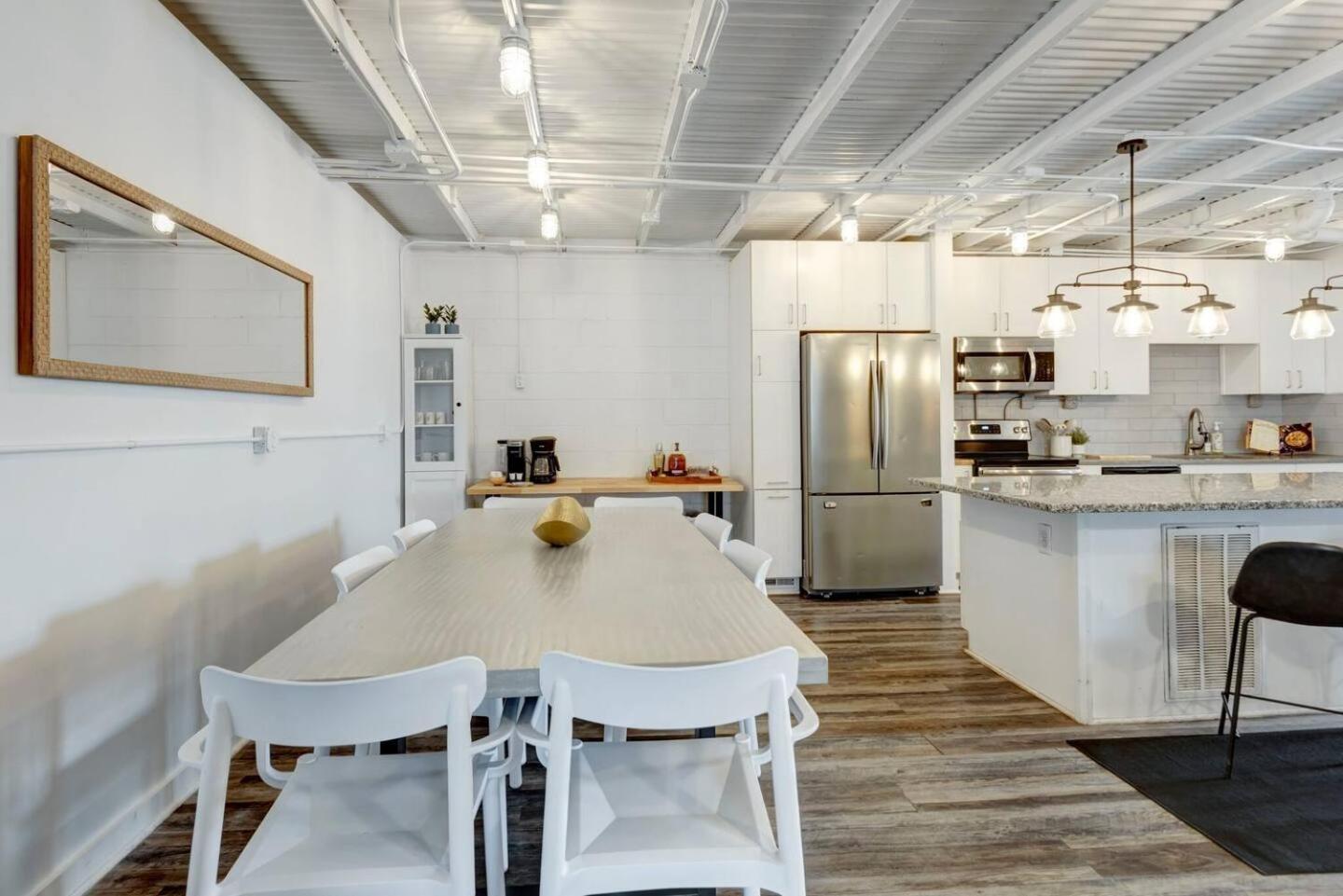 Bougie Squirrel Glam Pad Nashville