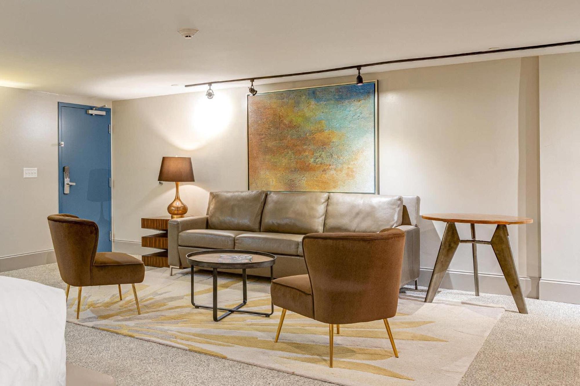 Apartment Retreat For 4 Near Dt Walk To Broadway Nashville