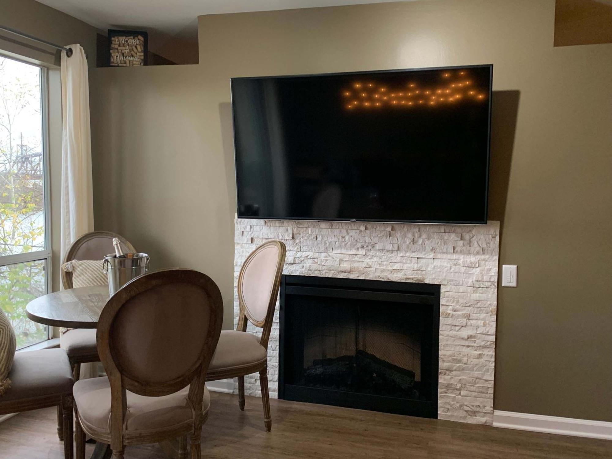 Riverfront In Dt Holiday home *