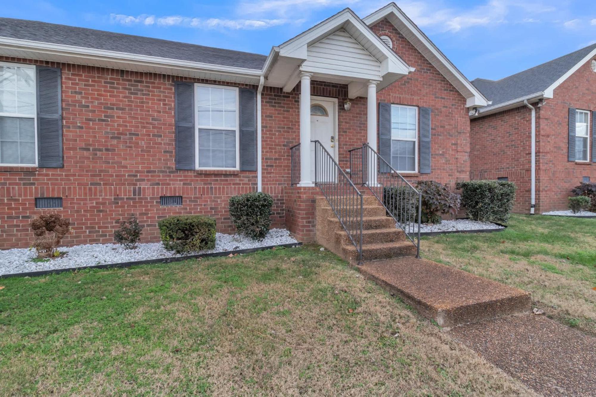 Cozy 3 Bdr In West L Close To Tsu