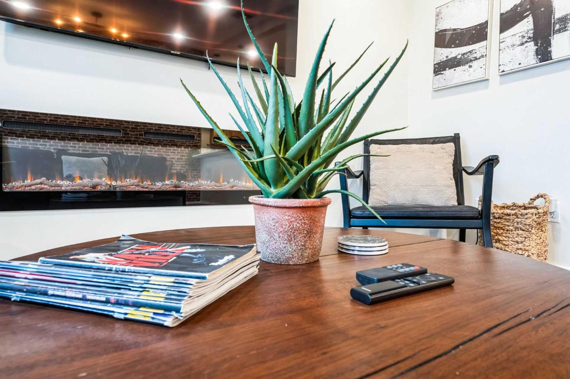 2 Bdr Riverfront Living In Downtown Holiday home