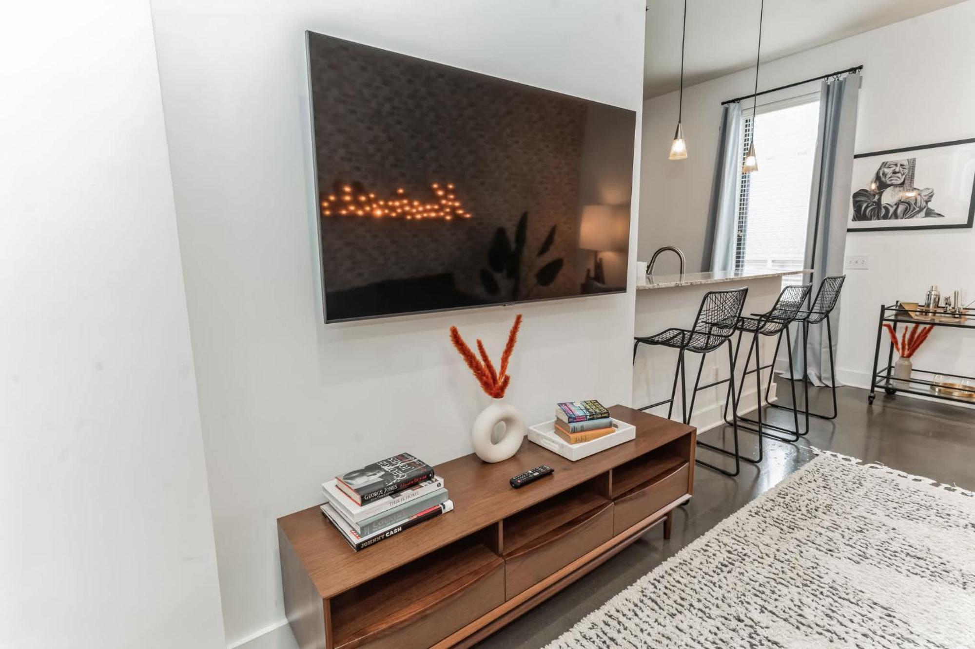 Modern Loft Near West End *