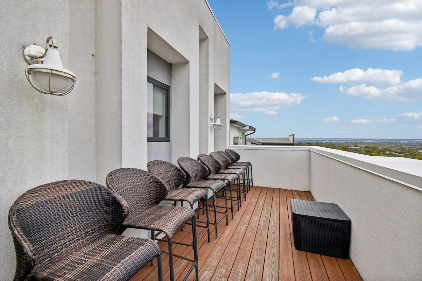 Holiday home 2mi Downtown Hot Tub Balcony 4 King Beds