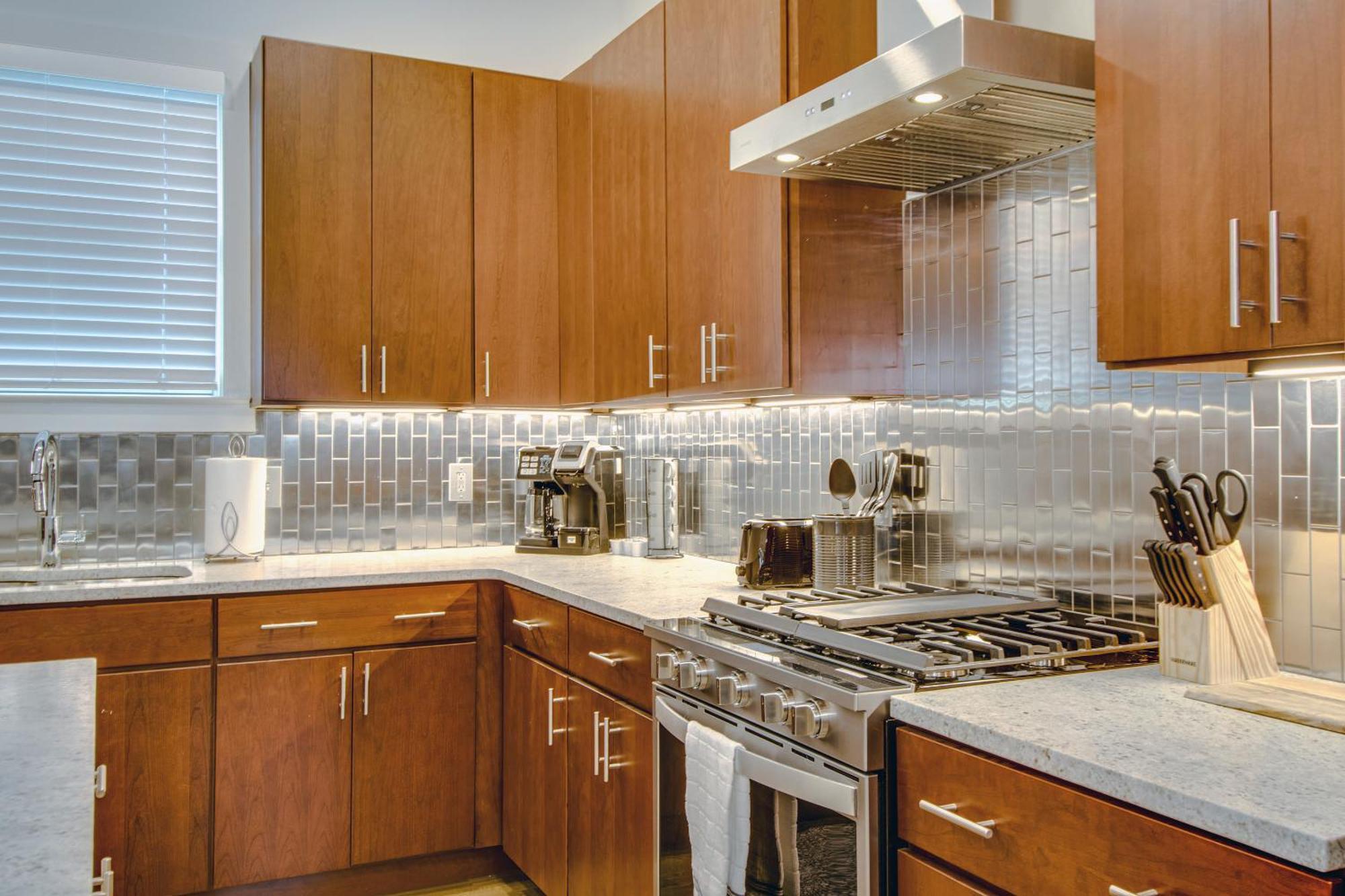 Dual - 1 Mile From Dt Nash & Farmers Market Nashville