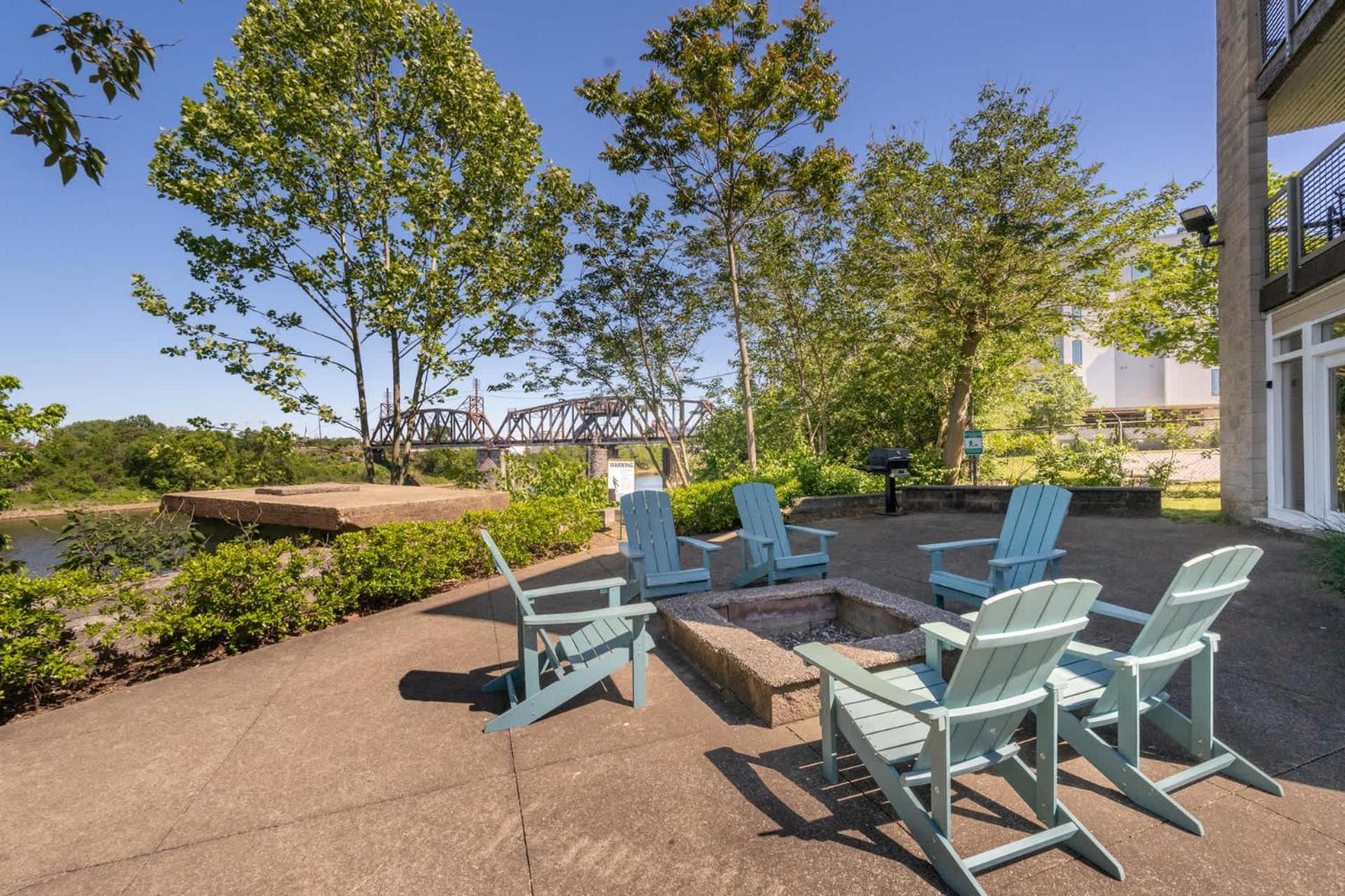 Riverfront In Dt Holiday home