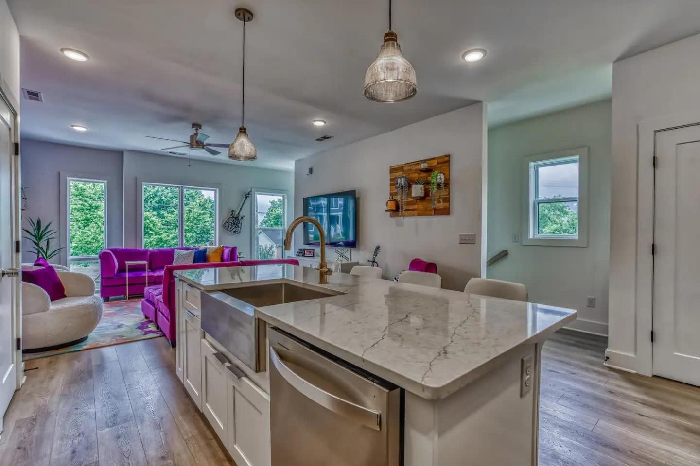 Beautiful Balcony Sleeps 12 4 Miles From Broadway * Nashville