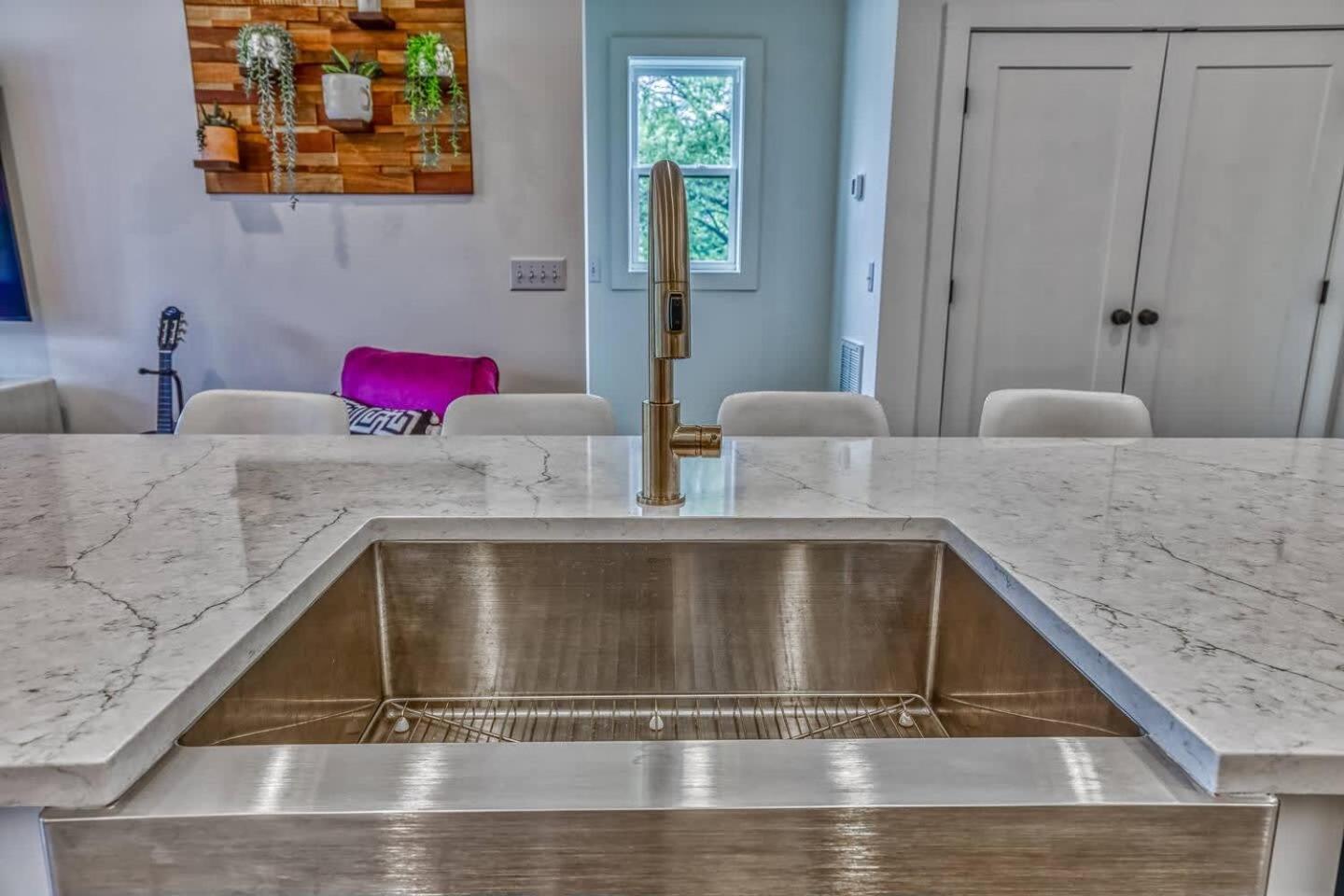 Holiday home Beautiful Balcony Sleeps 12 4 Miles From Broadway