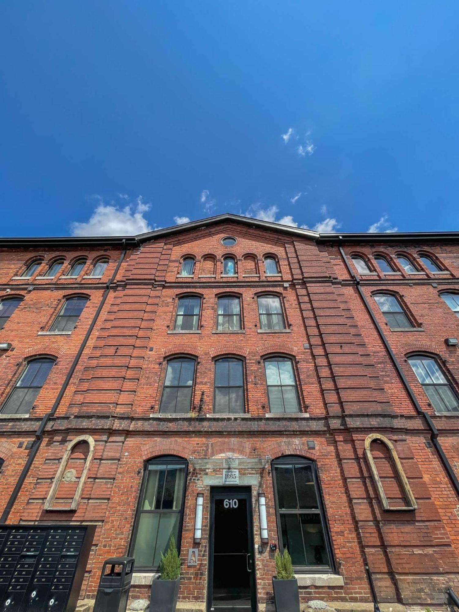 2 Separate Units With Exclusive Access To Club Nashville