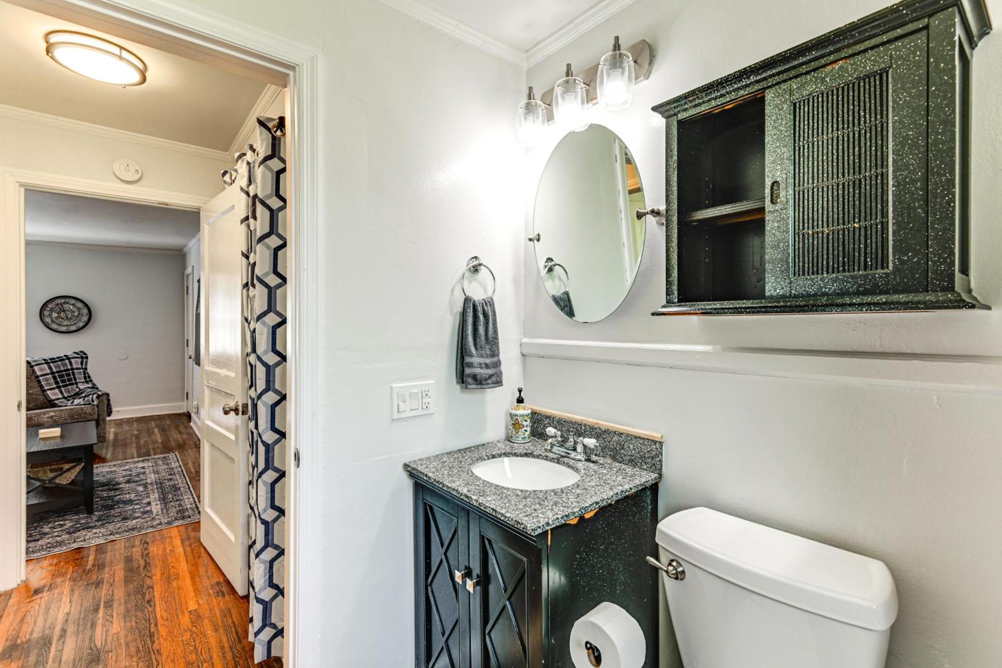 7 Mi To Dtwn With Spacious Yard In Nashville