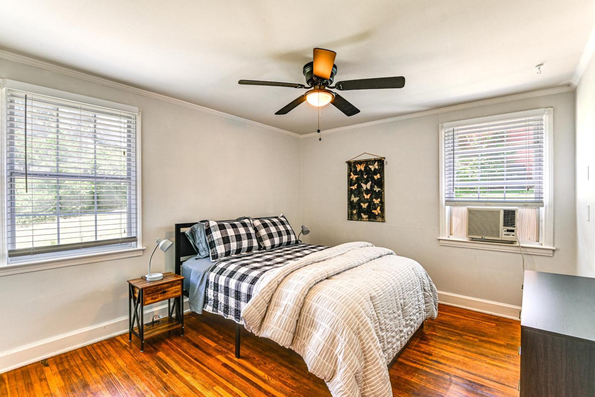 7 Mi To Dtwn With Spacious Yard In Nashville