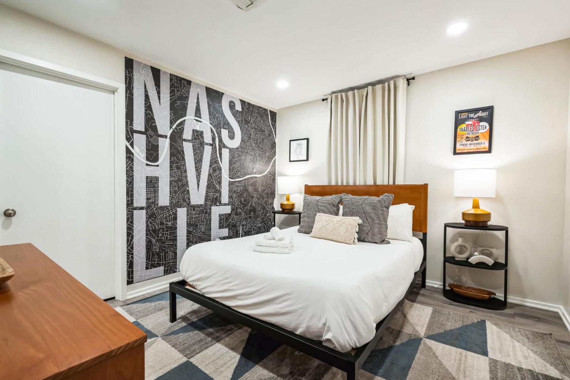 2 Bdr Riverfront Living In Downtown Holiday home