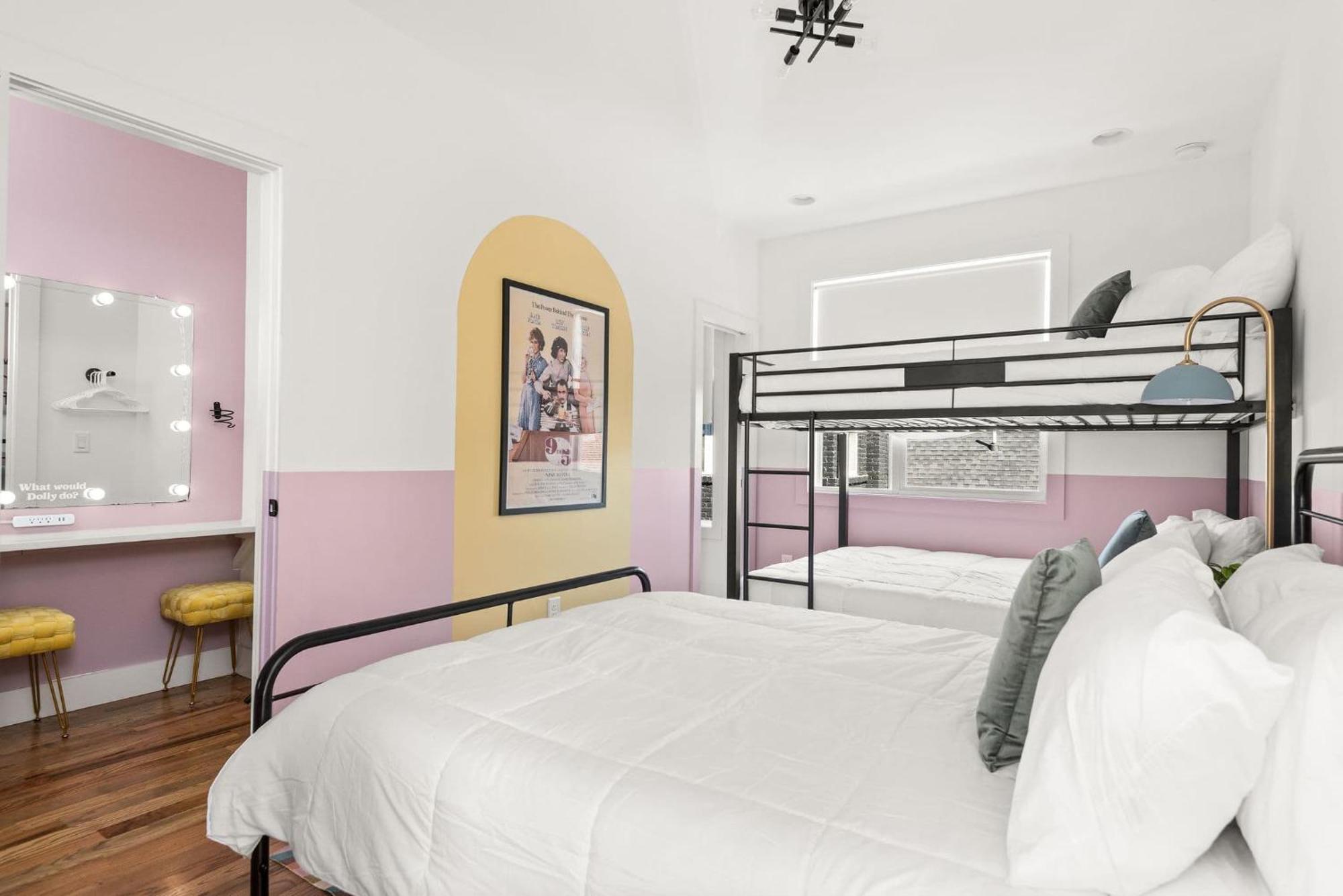 The Jolene Bubbly Bar With Views 5min To Dt Holiday home Nashville