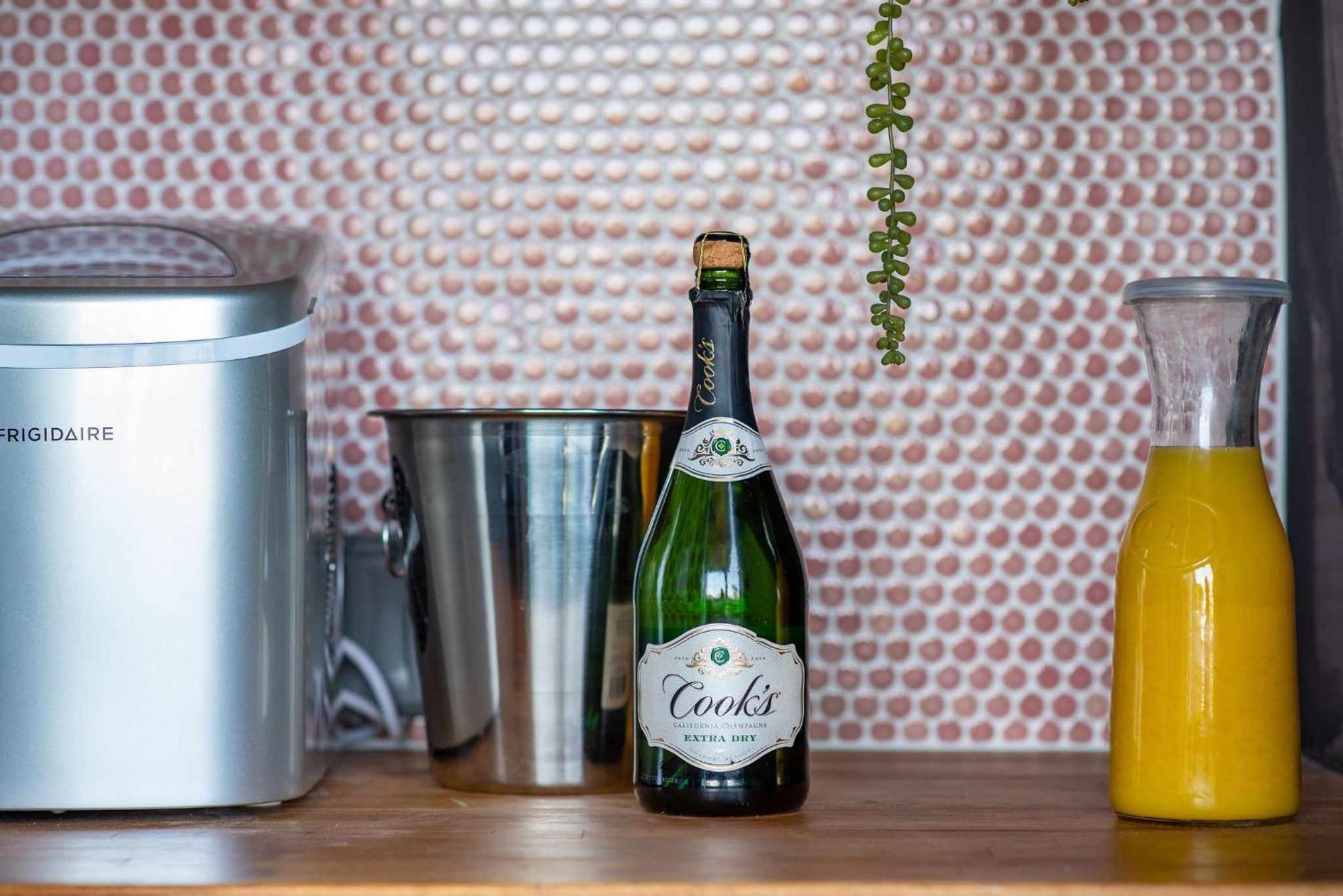 Holiday home The Jolene Bubbly Bar With Views 5min To Dt *