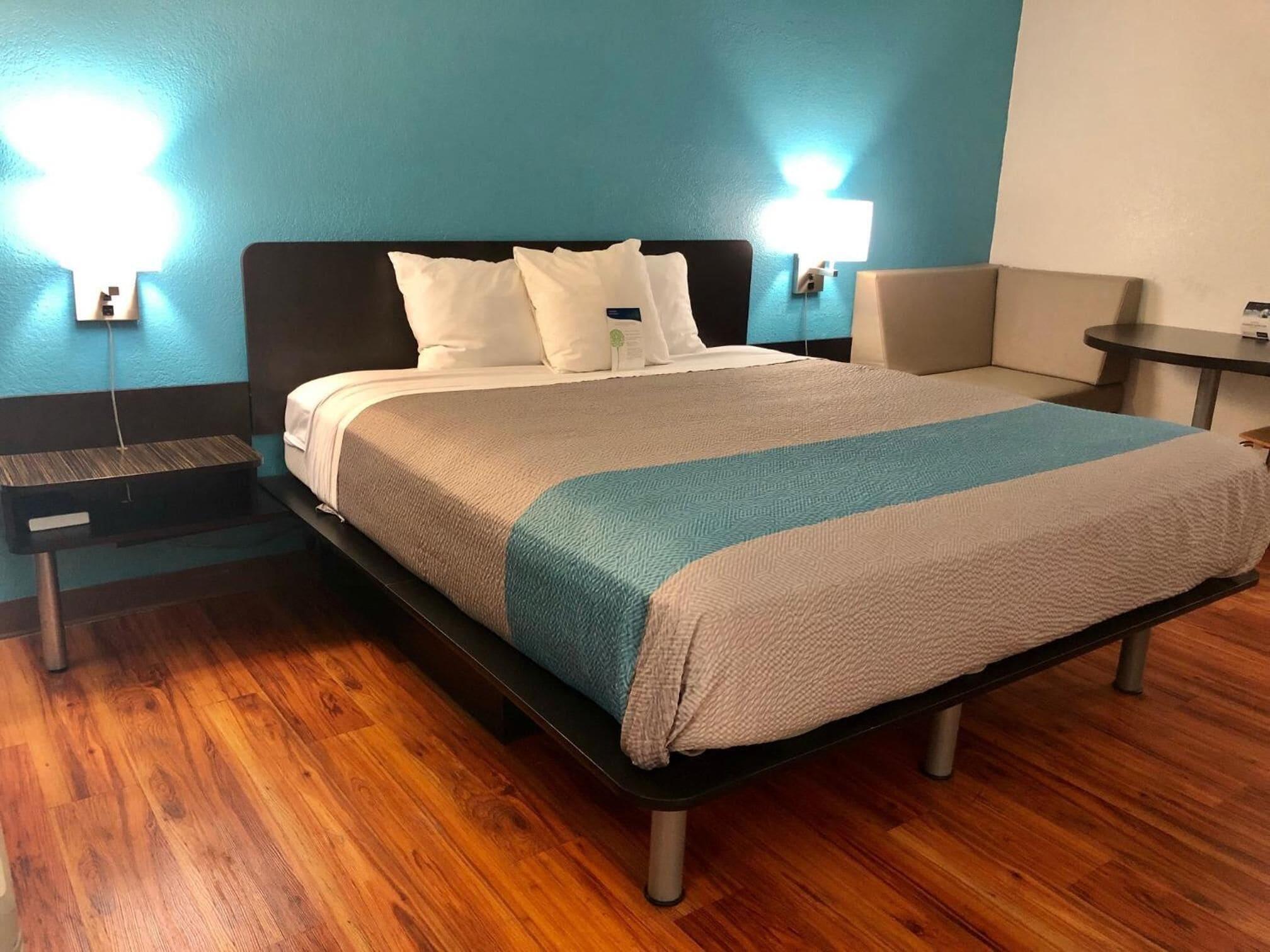 Hotel 6-nashville, Tn - Airport 3*