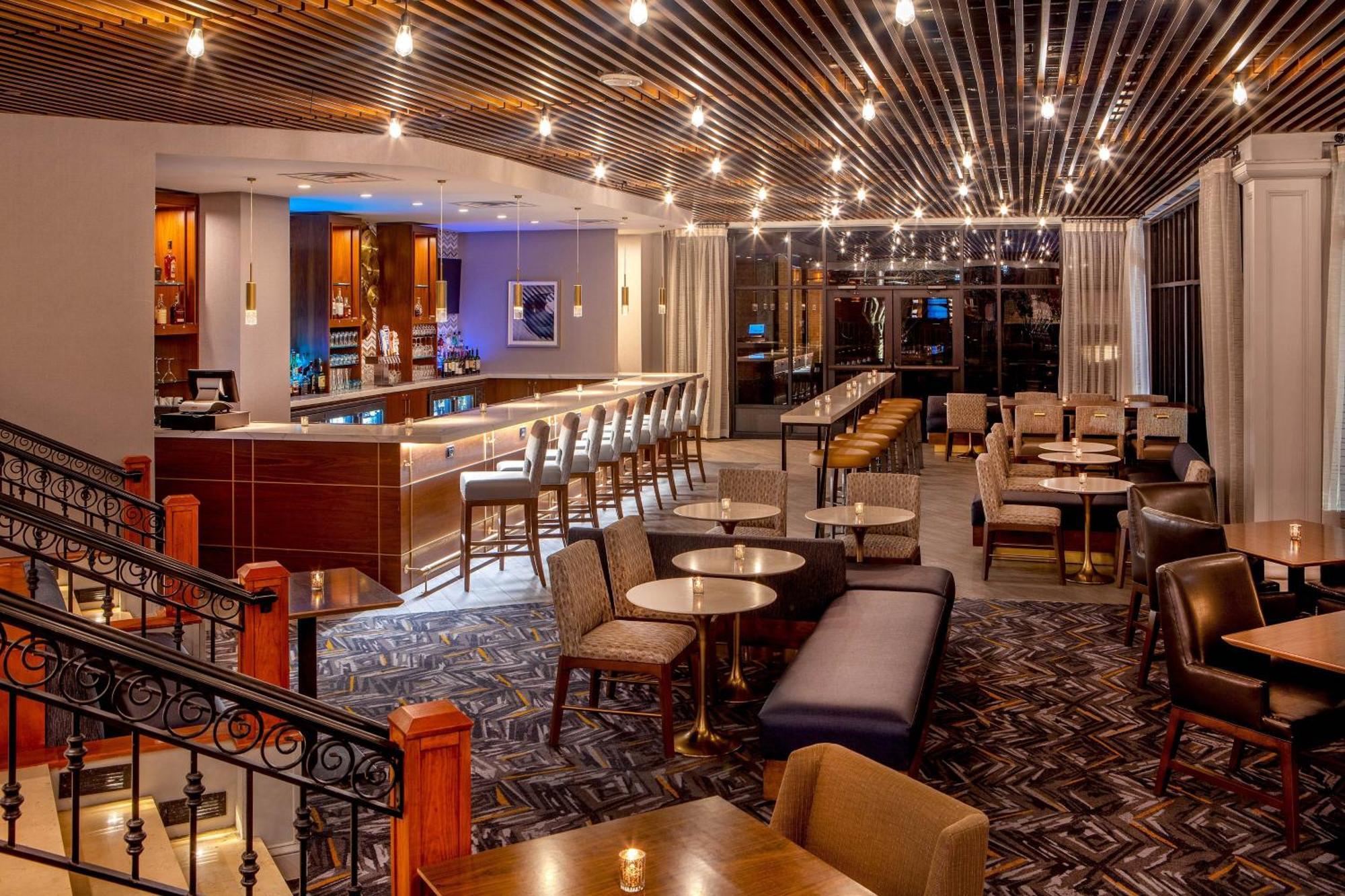 Sheraton Music Airport Hotel 4*