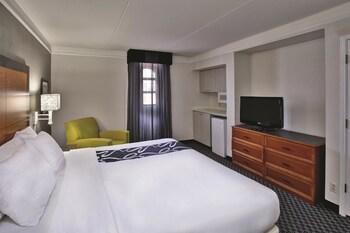 La Quinta By Wyndham South Hotel