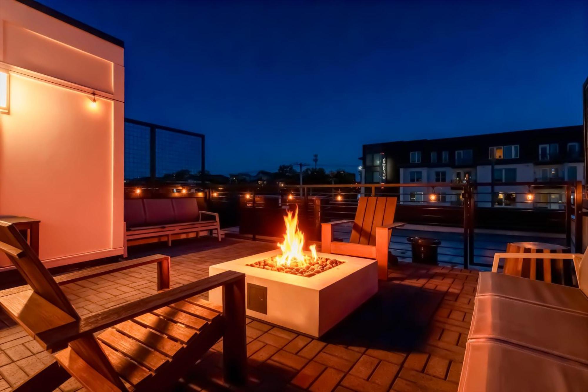 Rooftop Fire Pit Lounge Skyline Dt Nash Views * Nashville