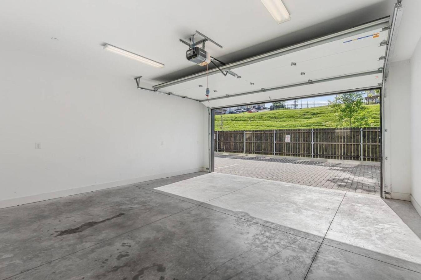 Two Neighboring Homes Sleeps 24 Walk To 12 South