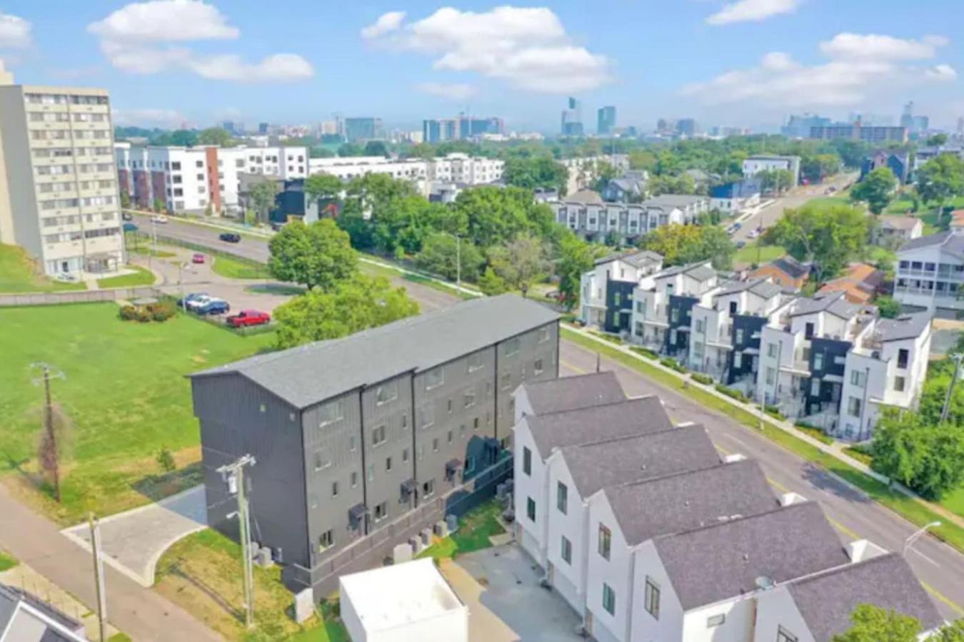 Two Neighboring Homes Sleeps 24 Walk To 12 South Nashville