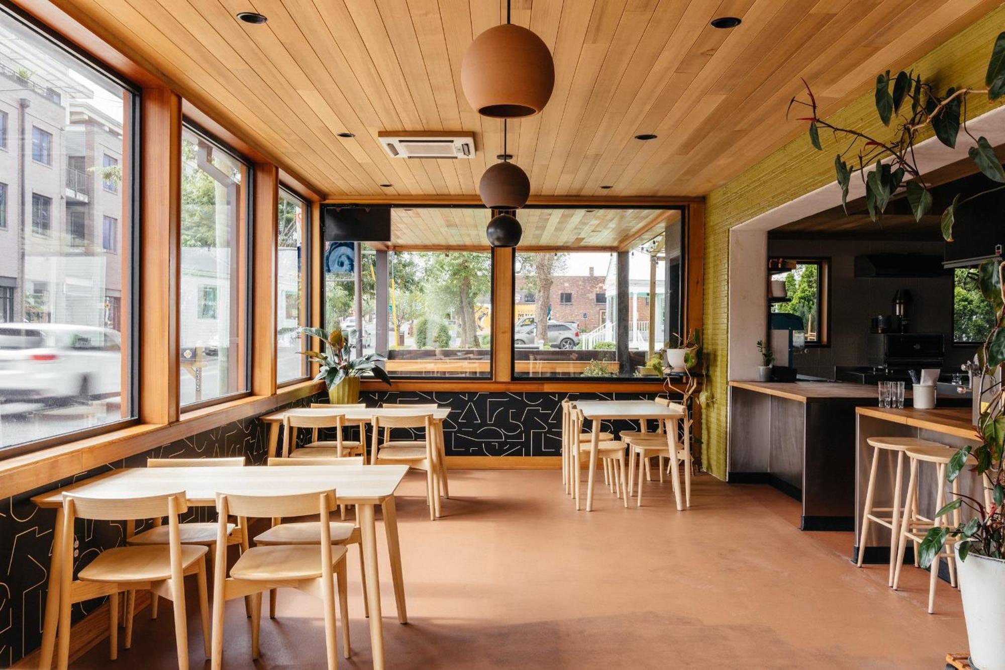 Soaring Ceilings & King Beds Overlooking Courtyard, 1 Of 7 Themed Lofts At Cowrite, Find Coffee And Tacos Downstairs, Complimentary Spin Class, Walk To Shopping In 12 South, 10 Minutes To Broadway, Parking, 24 Hr Hospitality Nashville