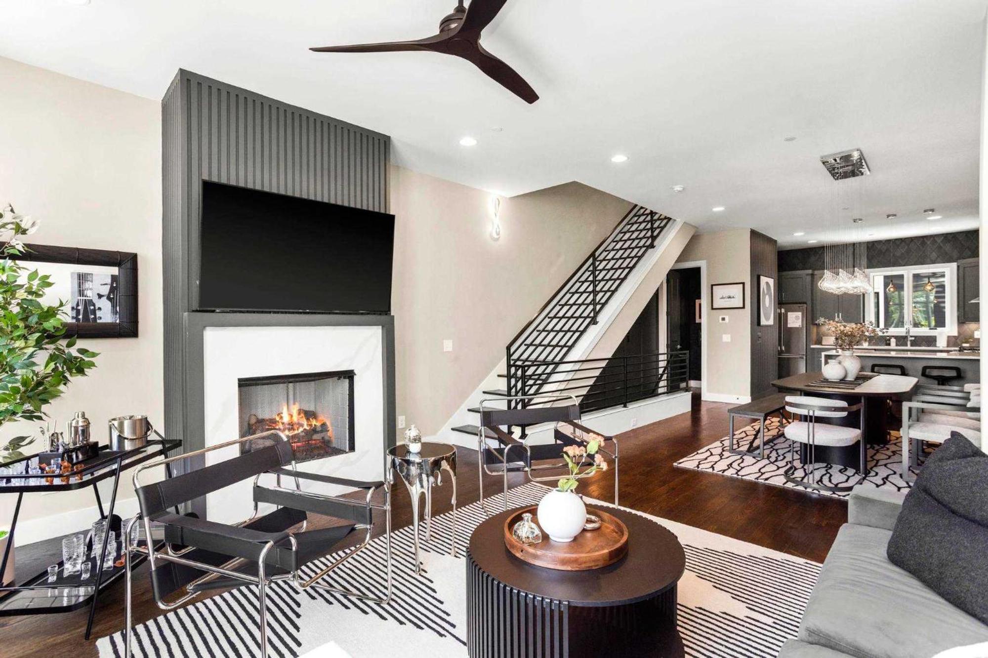 Holiday home 2 Adjacent Luxury Homes Rooftop Decks & Game *