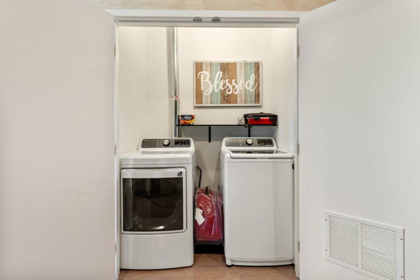 Lovely River View Walk To Downtown Has Garage And Balcony Apartment Nashville
