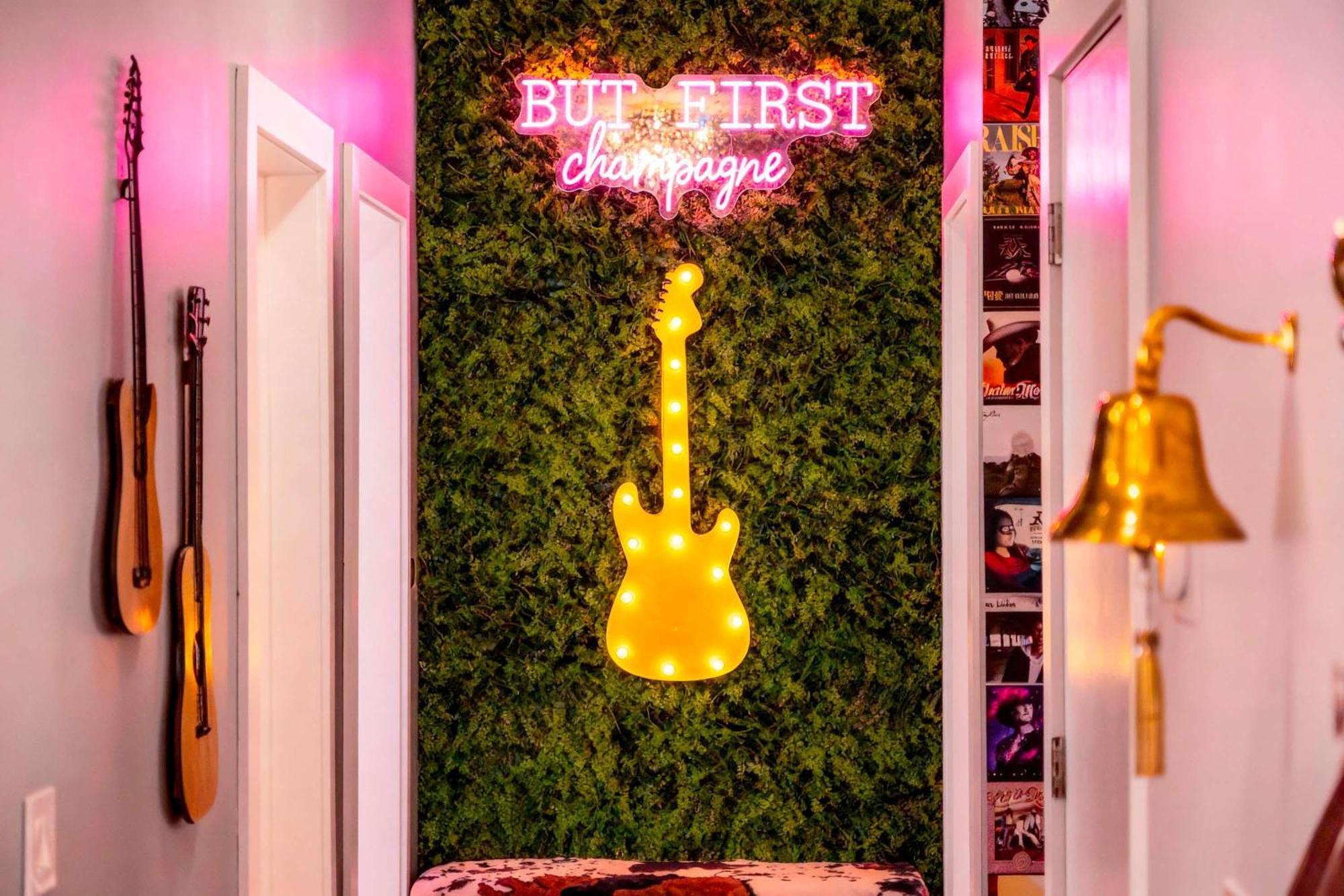 Rooftop Views Stylish Decor Nash Downtown Access Nashville