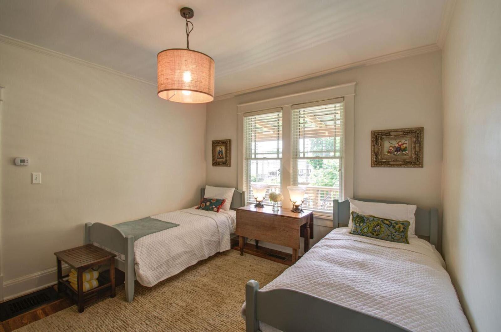 Belmont Blvd Bed & Breakfast 3*