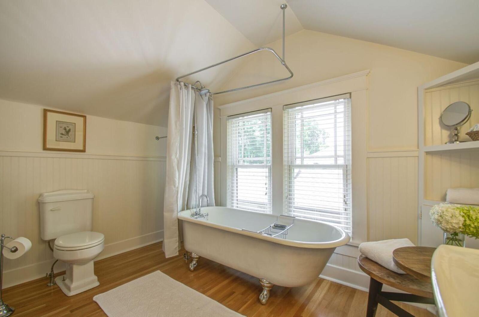 Belmont Blvd Bed & Breakfast