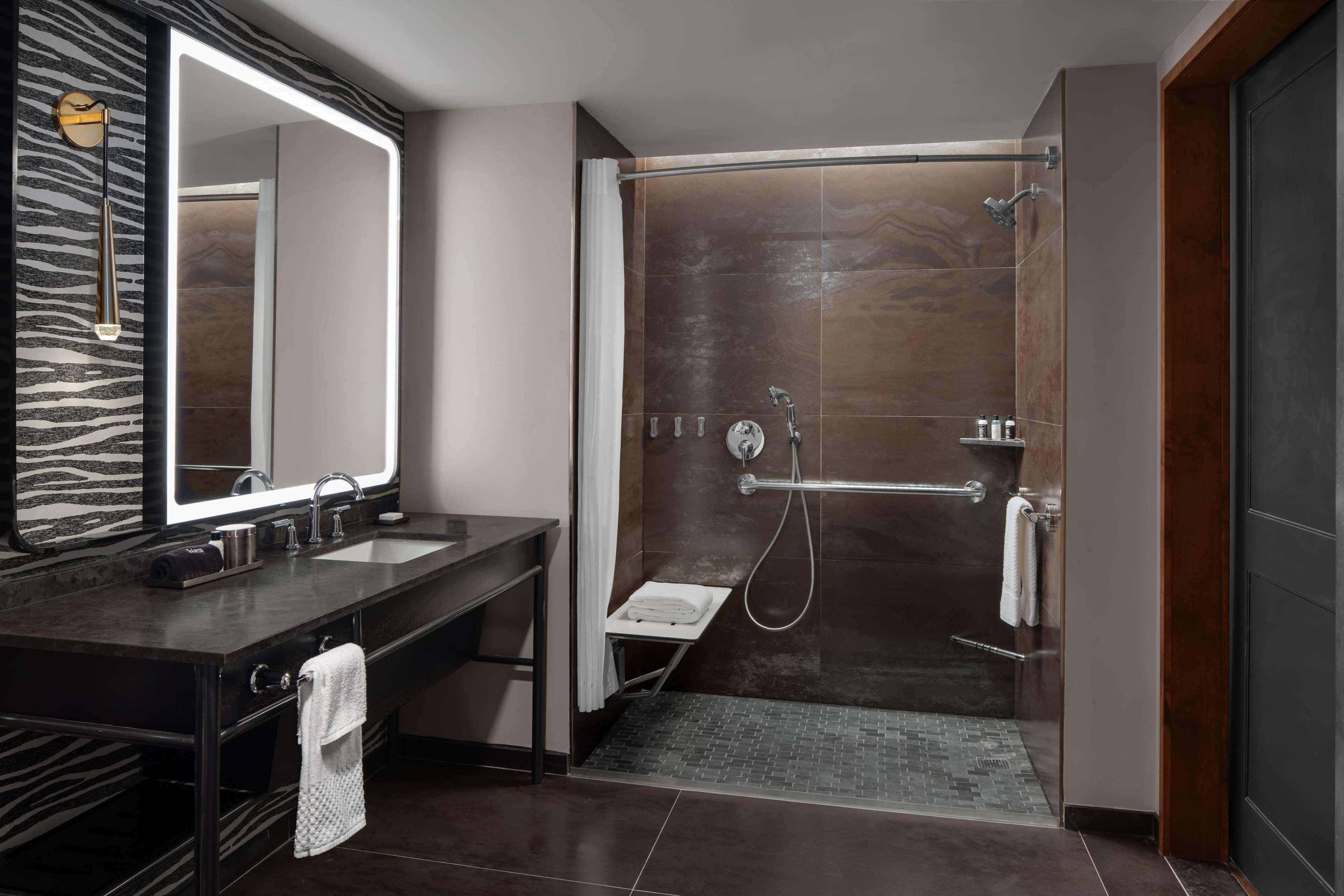 Fraye Nashville, Curio Collection By Hilton 4* Nashville
