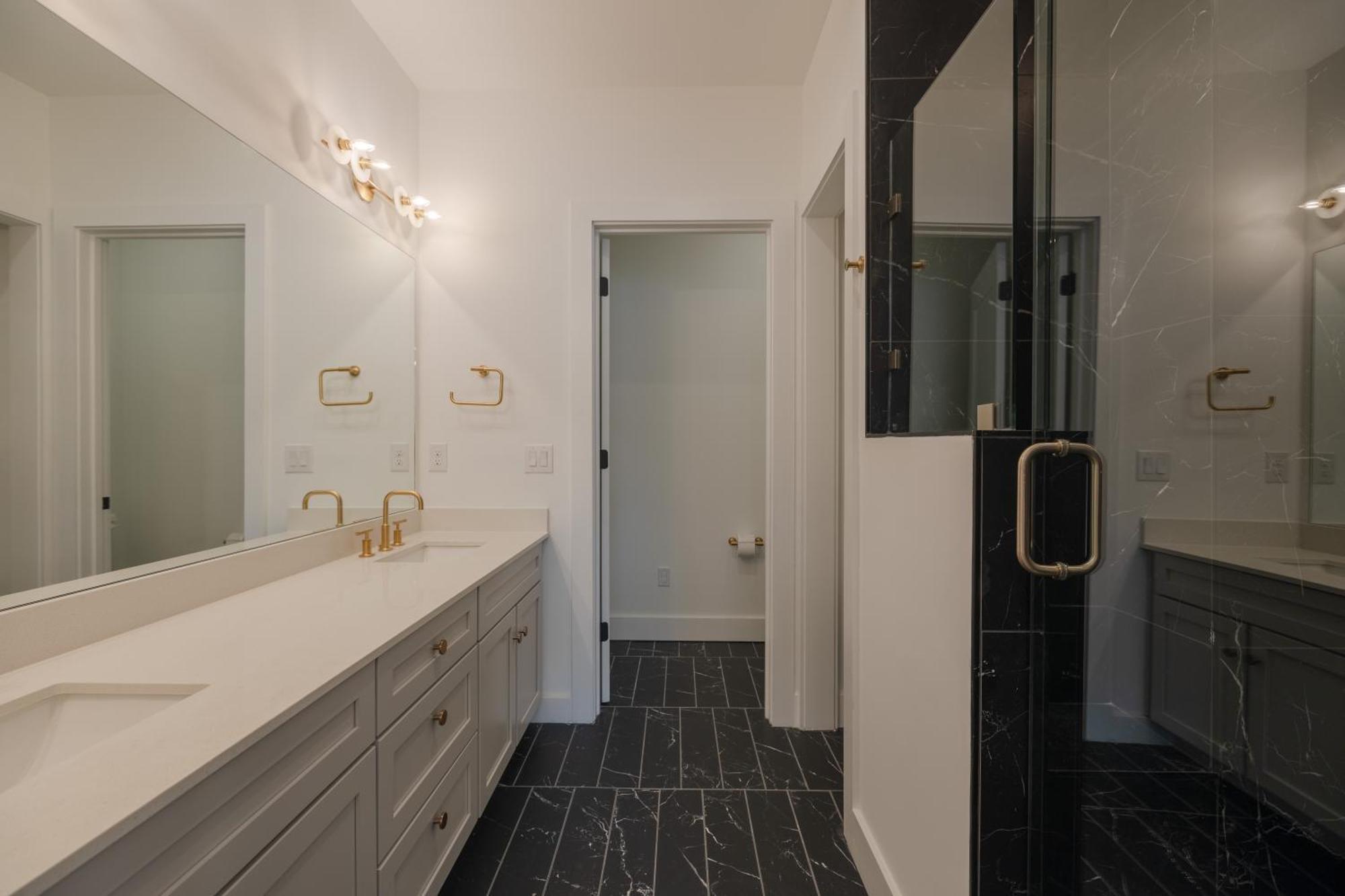 Cumberland Social I Rooftop Hot Tub! *