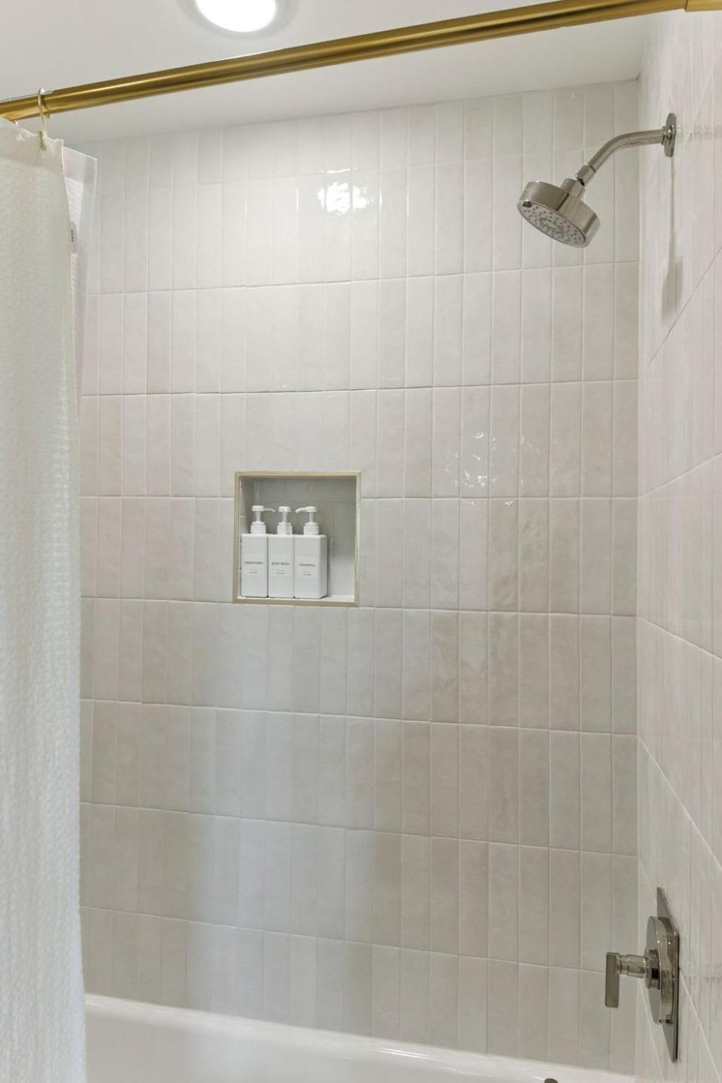 Getaway Rooftop Views & Modern Comfort *