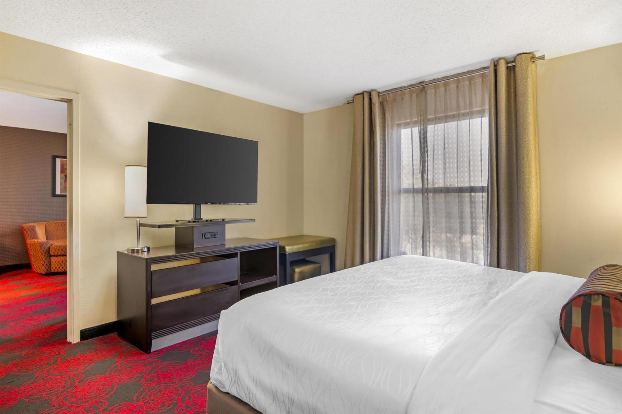 Western Near Opryland 3*