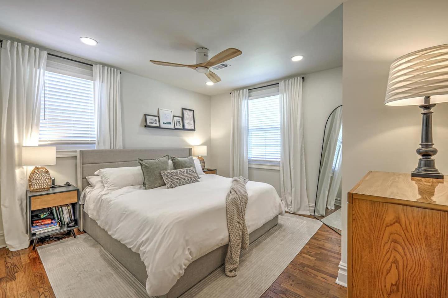 Dream Sylvan Park 4 Bed 3 Bath, Lush Outdoor Area Holiday home Nashville