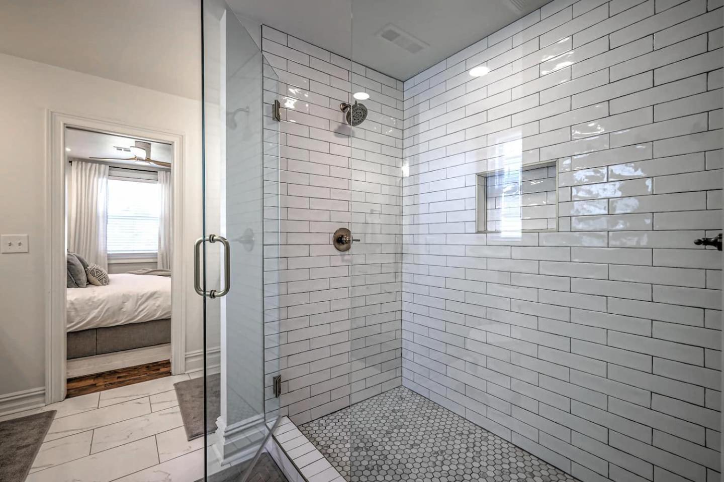 Dream Sylvan Park 4 Bed 3 Bath, Lush Outdoor Area