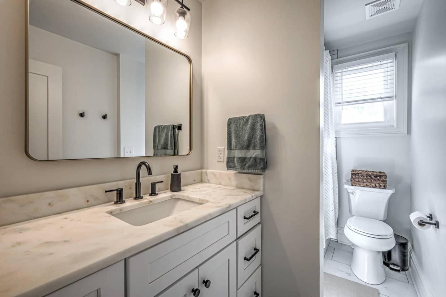 Dream Sylvan Park 4 Bed 3 Bath, Lush Outdoor Area * Nashville