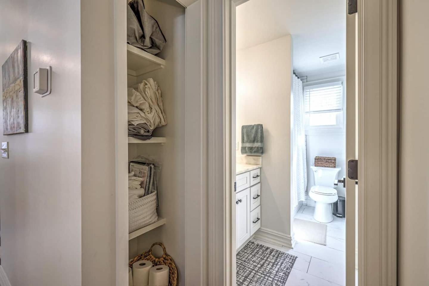 Dream Sylvan Park 4 Bed 3 Bath, Lush Outdoor Area Holiday home *