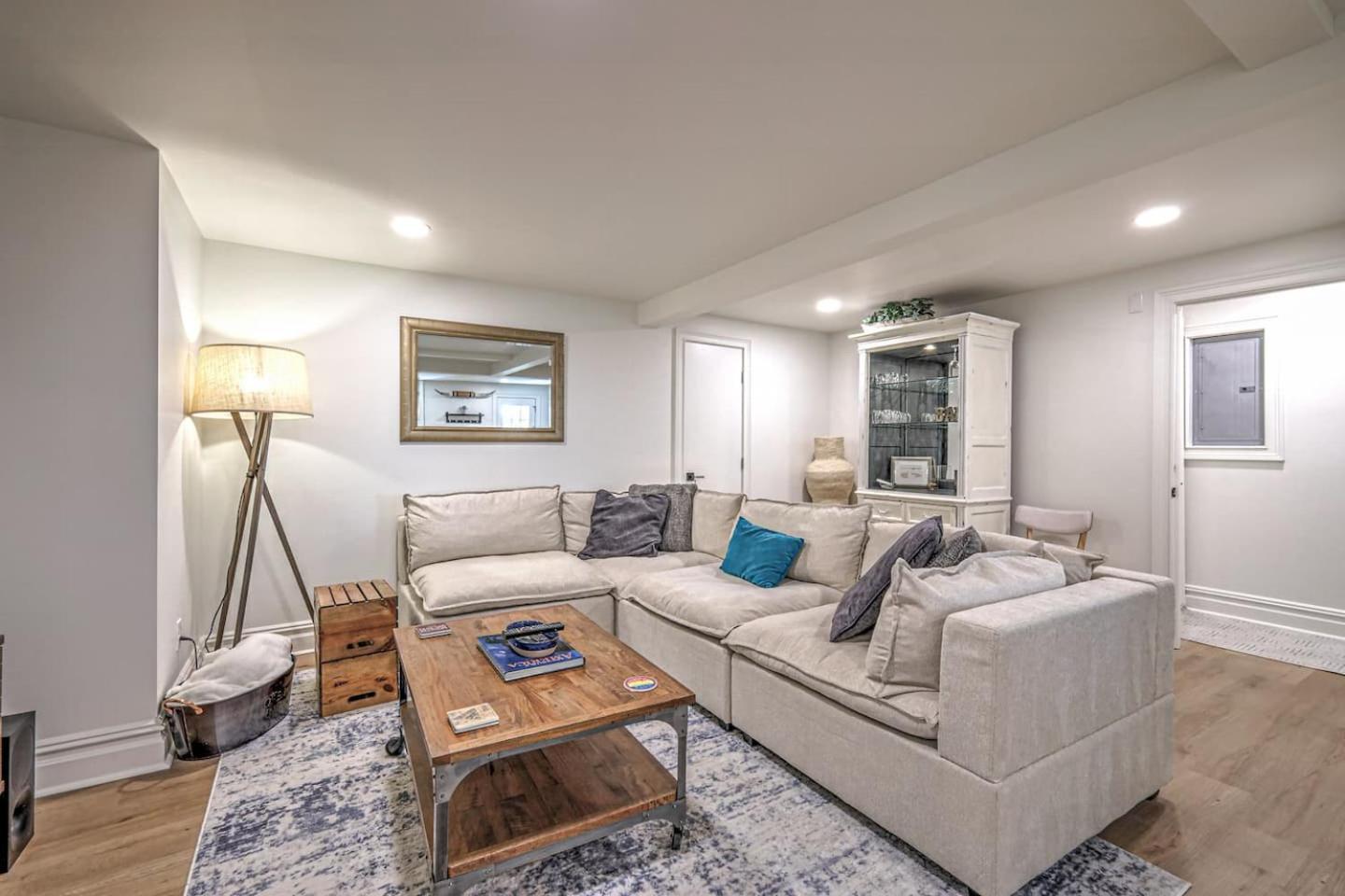 Dream Sylvan Park 4 Bed 3 Bath, Lush Outdoor Area