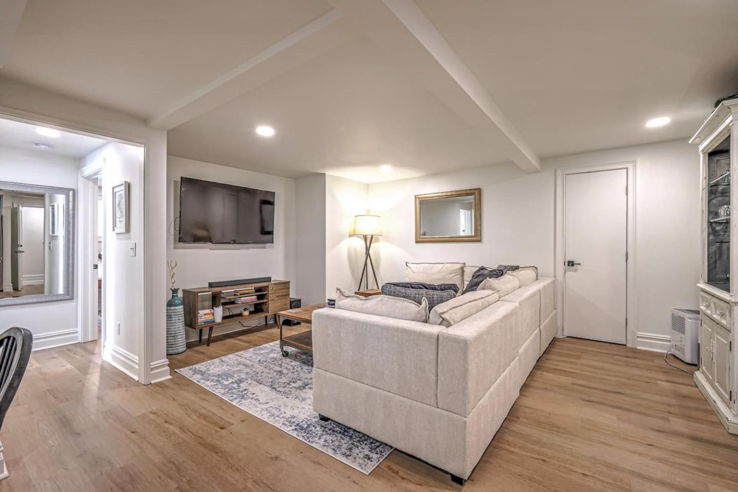 Dream Sylvan Park 4 Bed 3 Bath, Lush Outdoor Area Nashville