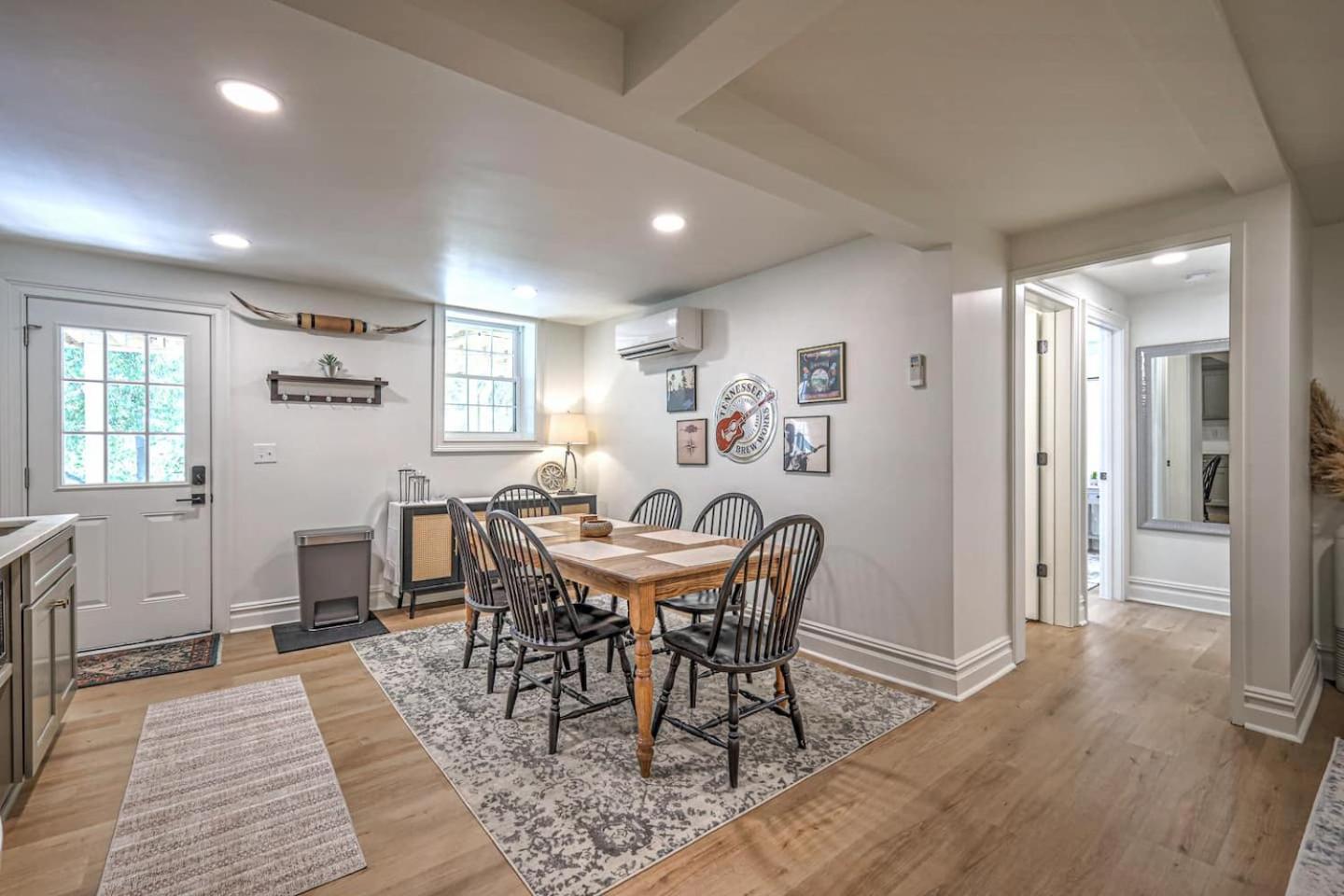 Dream Sylvan Park 4 Bed 3 Bath, Lush Outdoor Area