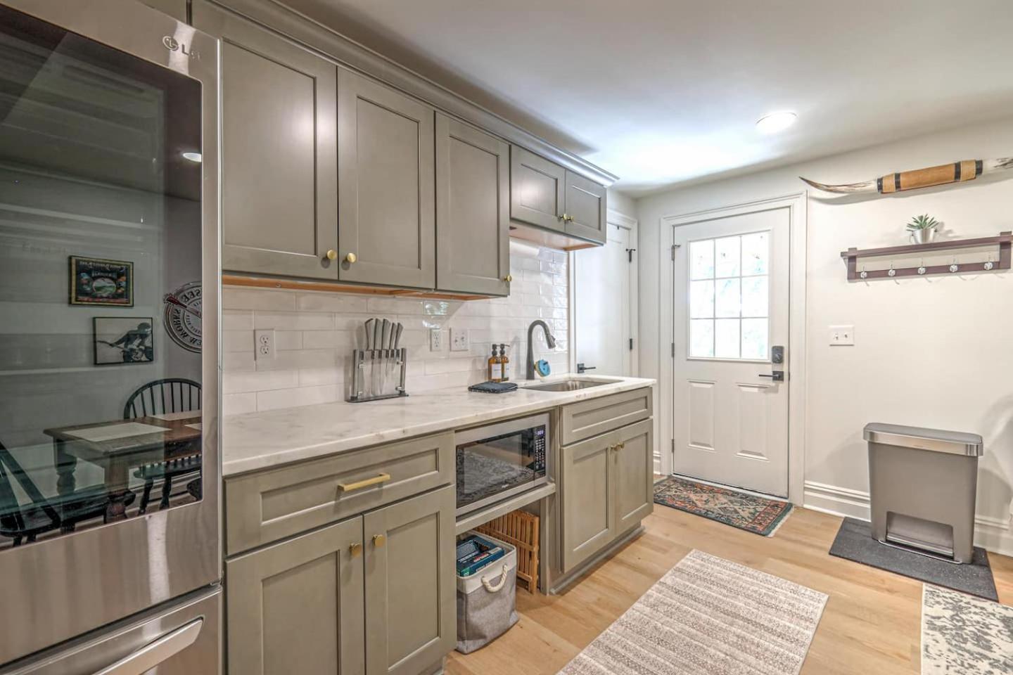 Dream Sylvan Park 4 Bed 3 Bath, Lush Outdoor Area Holiday home