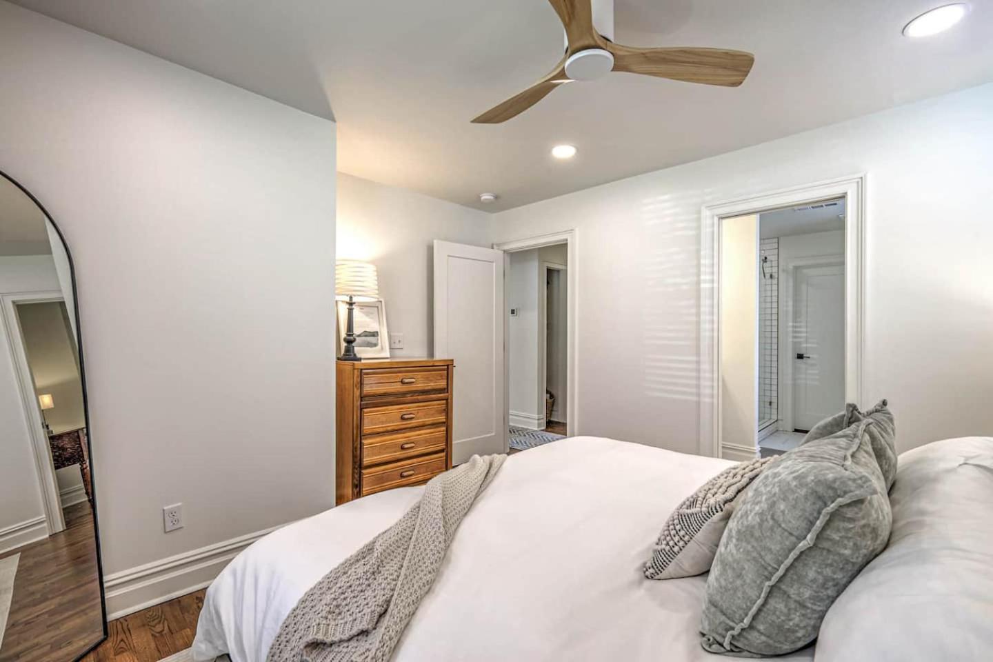 Dream Sylvan Park 4 Bed 3 Bath, Lush Outdoor Area * Nashville