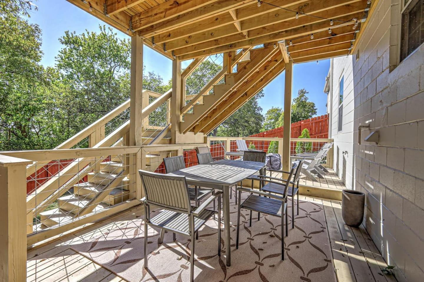 Dream Sylvan Park 4 Bed 3 Bath, Lush Outdoor Area Nashville