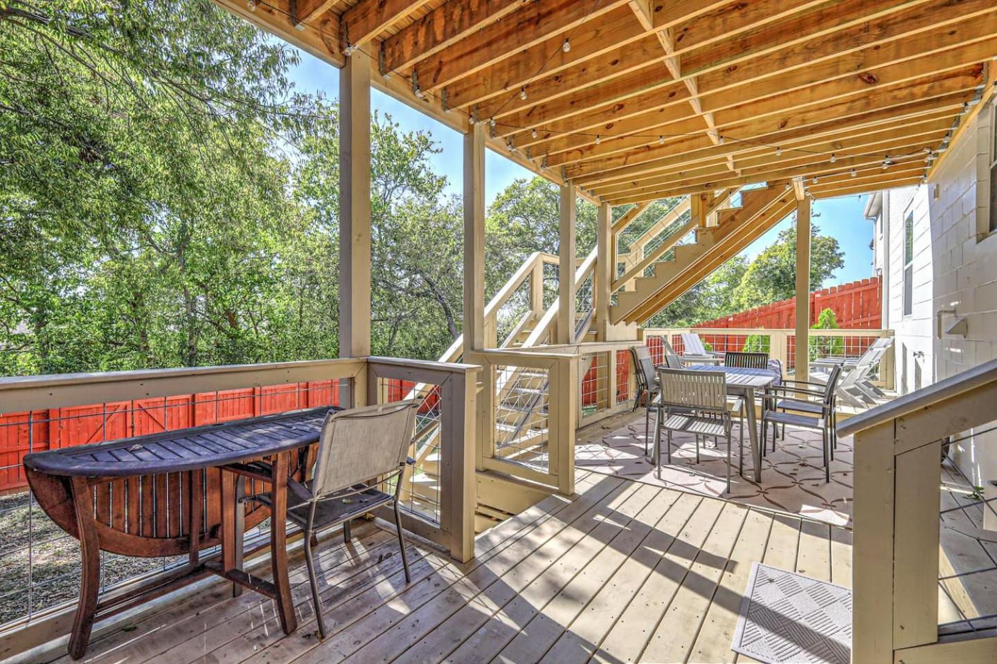 Dream Sylvan Park 4 Bed 3 Bath, Lush Outdoor Area Holiday home