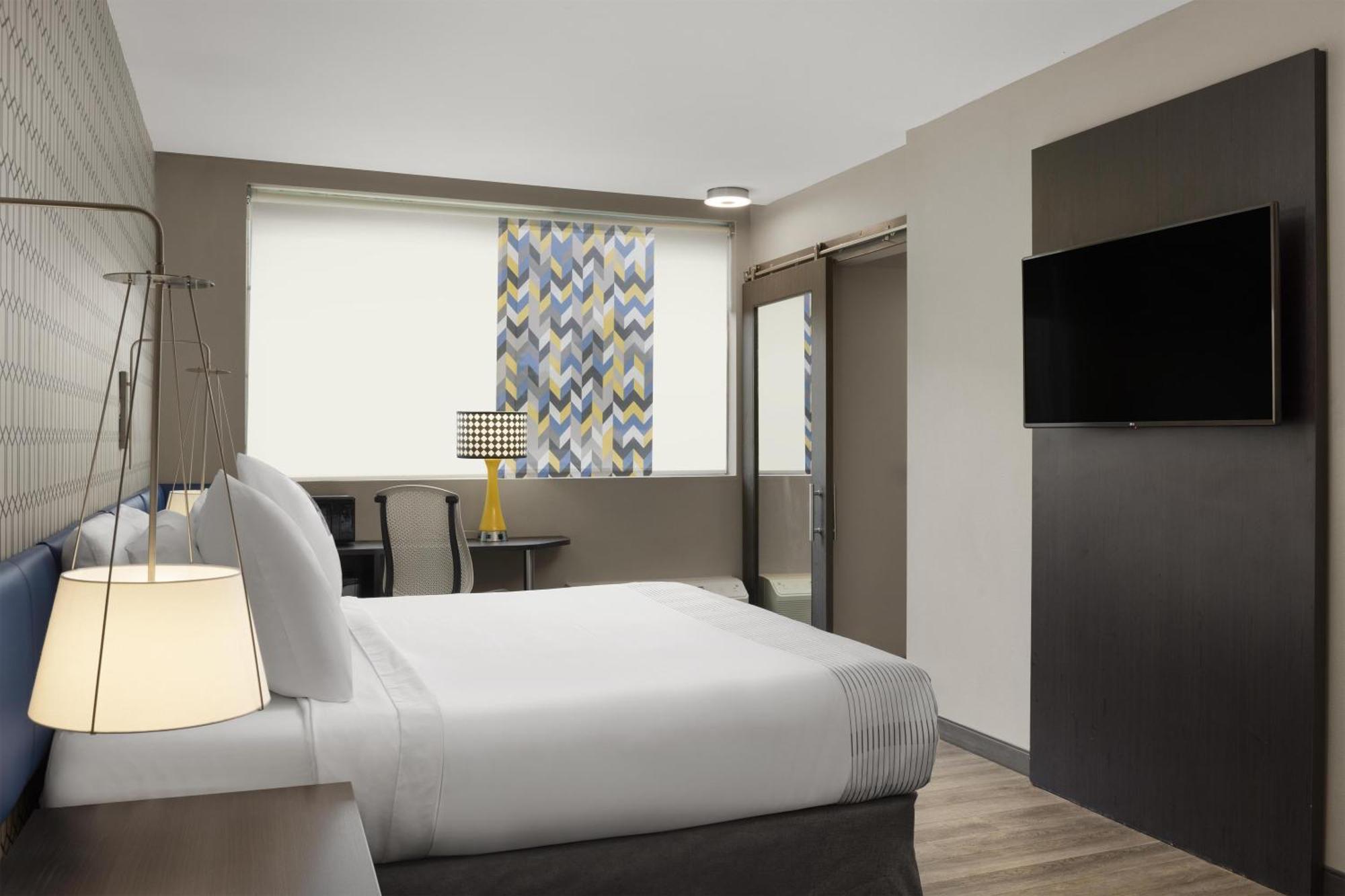 Hotel Glo Western Airport