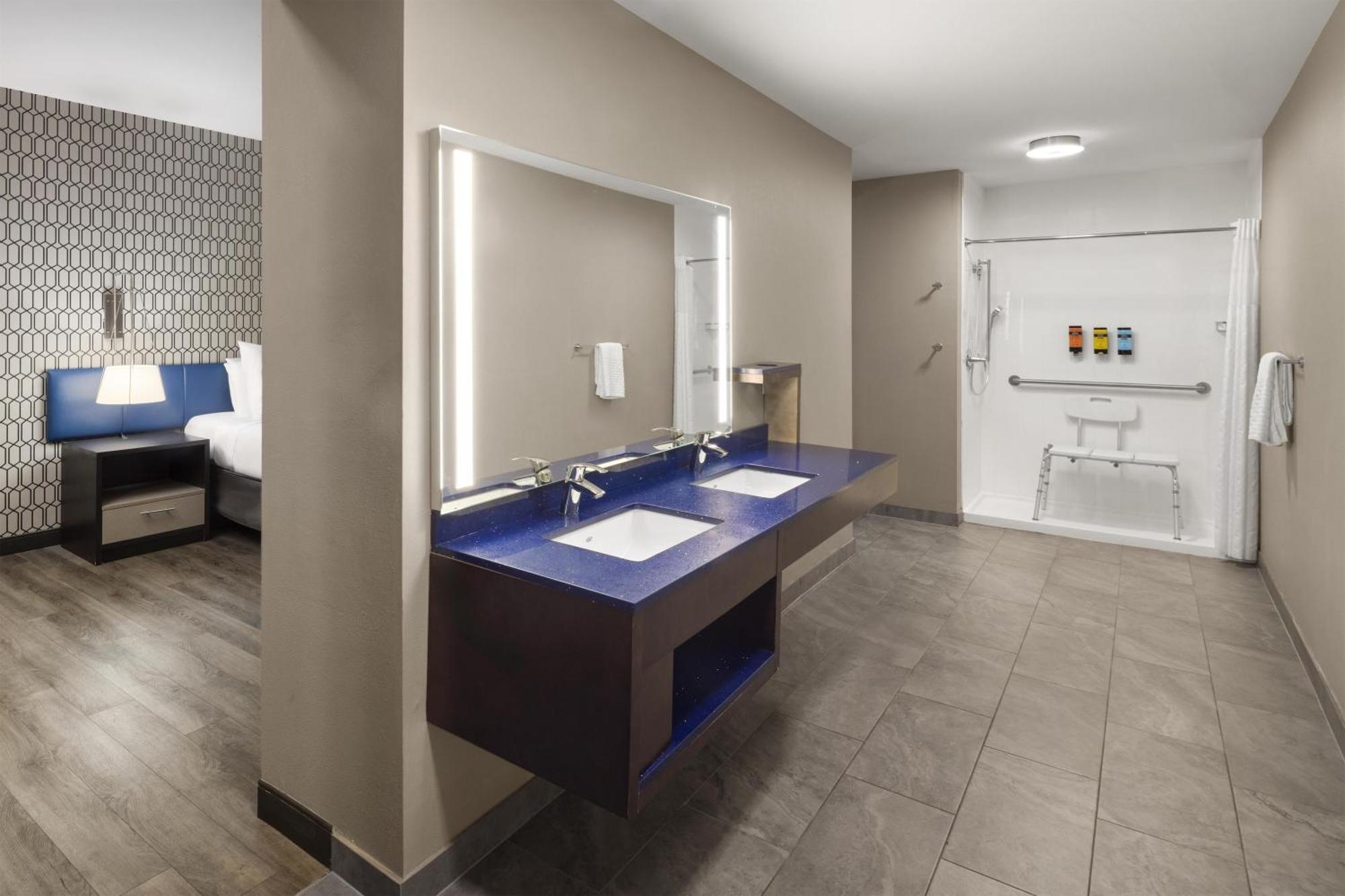 Glo Western Airport Nashville